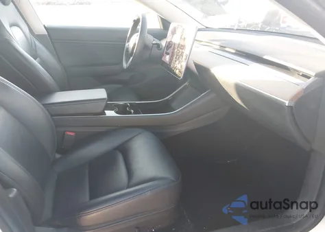 2019 Tesla Model 3 Long Range/Performance z USA, uszkodzony, nr VIN 5YJ3E1EB6KF437391